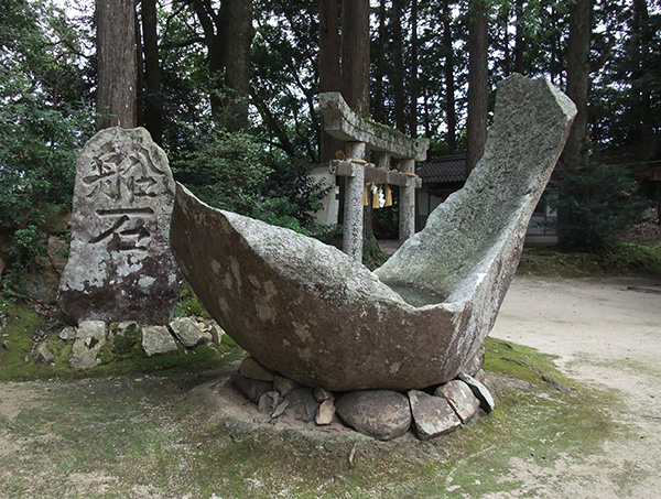 諏訪神社の船石