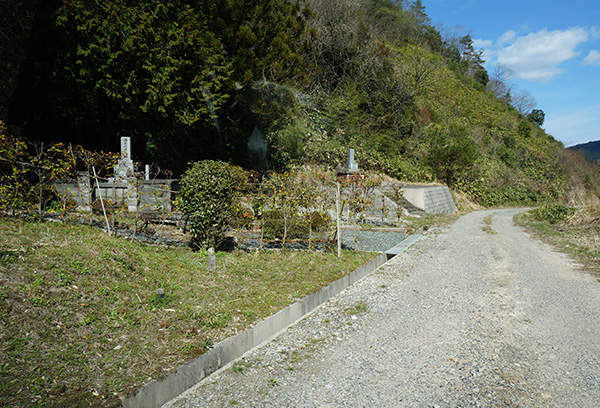 井村の墓地